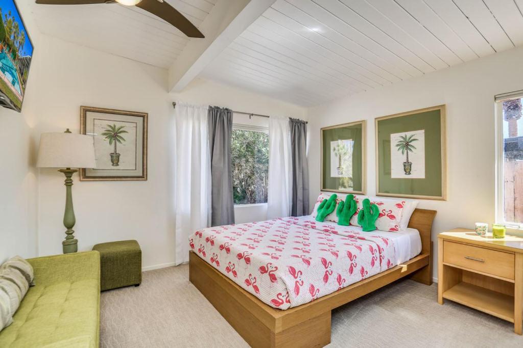 Midcentury Pool Retreat Main image 2